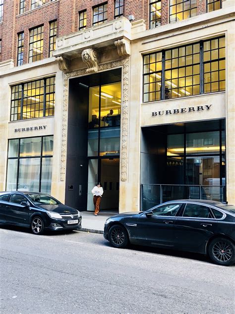 where is Burberry head office